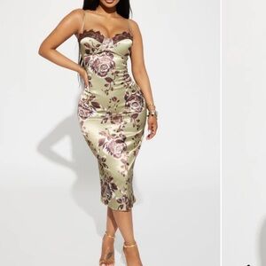 Fashion Nova Cream and Gold Sleeveless Sweetheart Bodycon Midi Dress